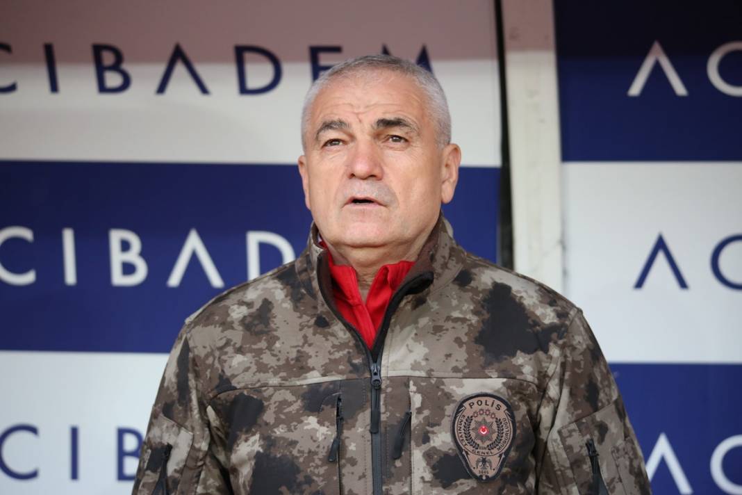 Rıza Çalımbay eşofmanı çıkarıp o üniformayı giydi! Bakın neden... 5